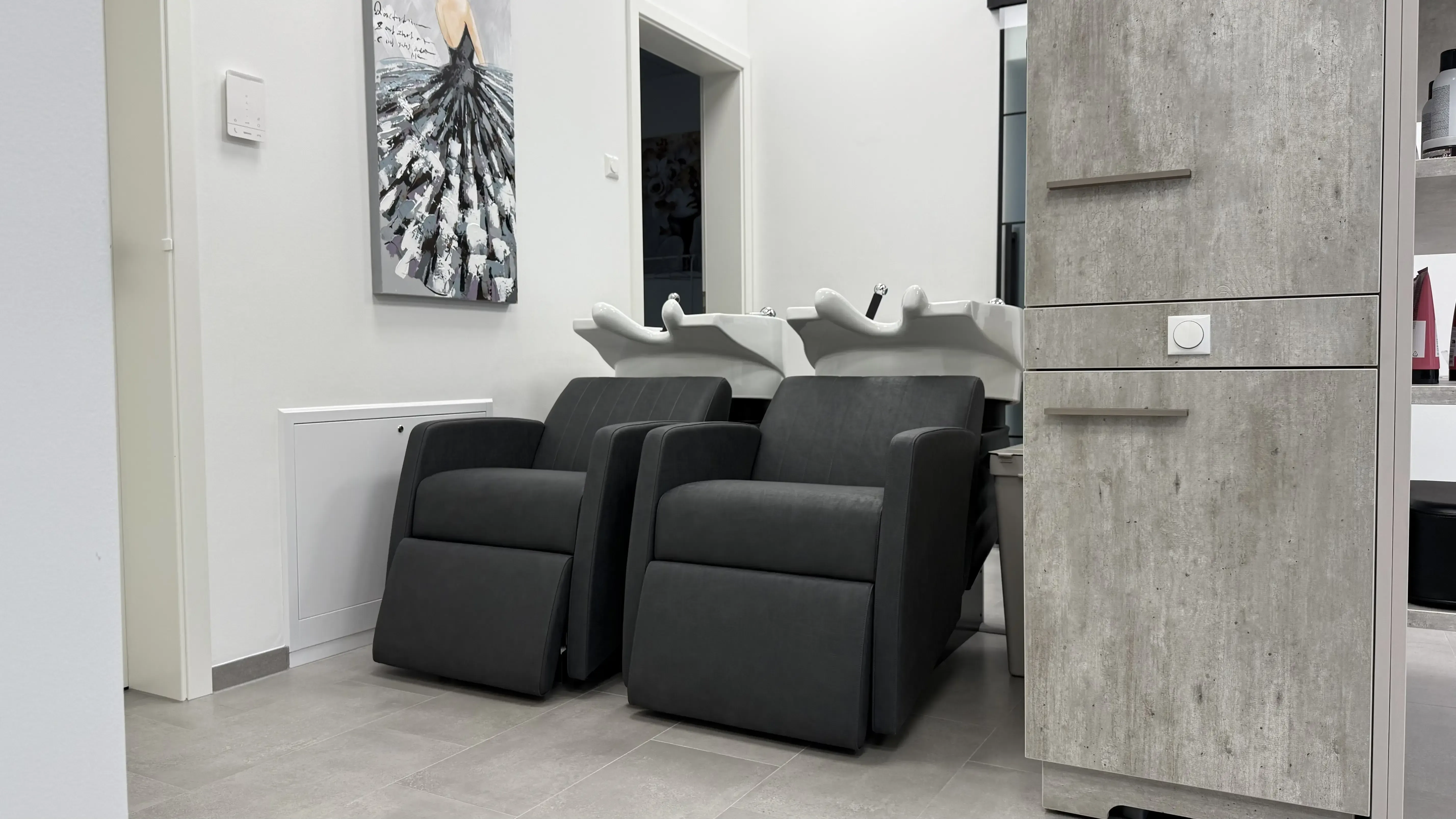 Komfortabler Waschbereich für entspannende Haarwäsche